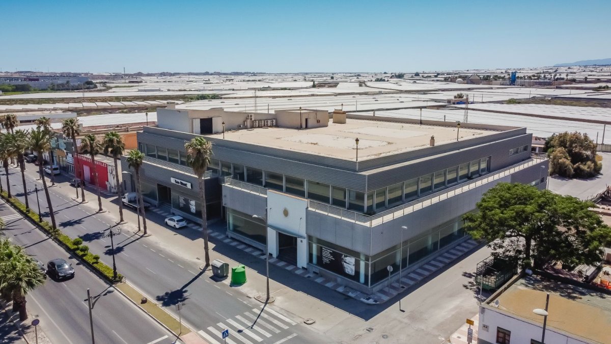 Espacio donde irá la futura sede de la Policía Local de Roquetas de Mar