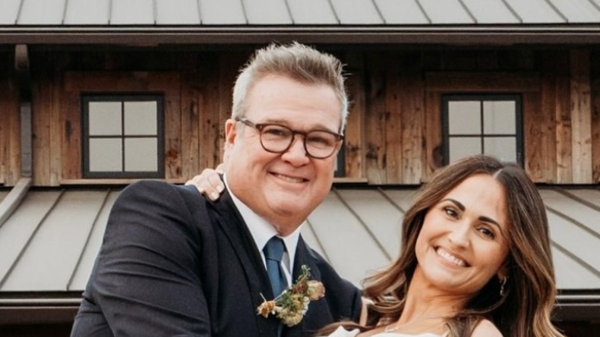 Eric Stonestreet, más conocido como Cameron de Modern Family, se casó con su novia desde hace ocho años.