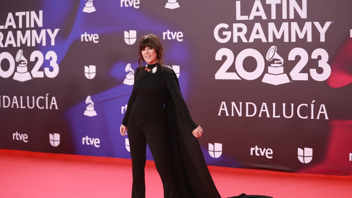 La cantante Vanesa Martín posa durante el photocall previo a la gala de entrega de los Latin Grammy 2023