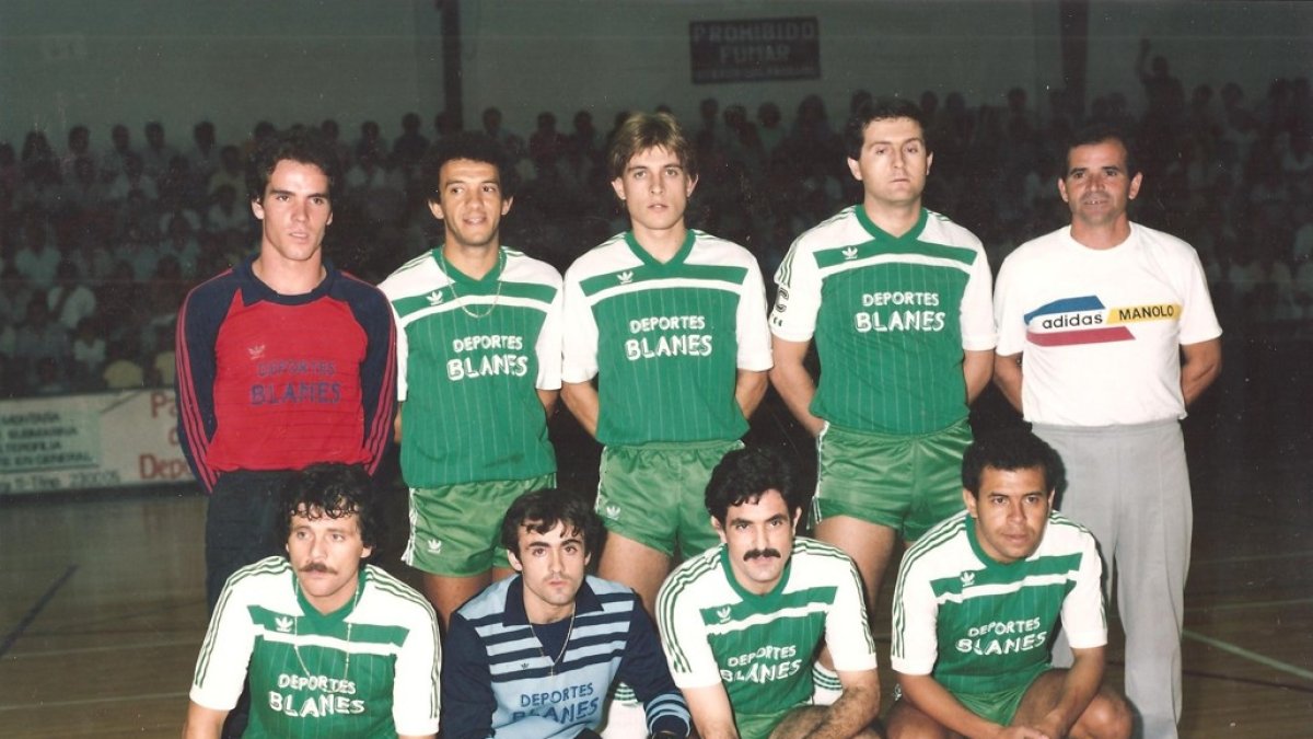 El Grupo Deportivo Blanes ponía a reventar las gradas del viejo pabellón.