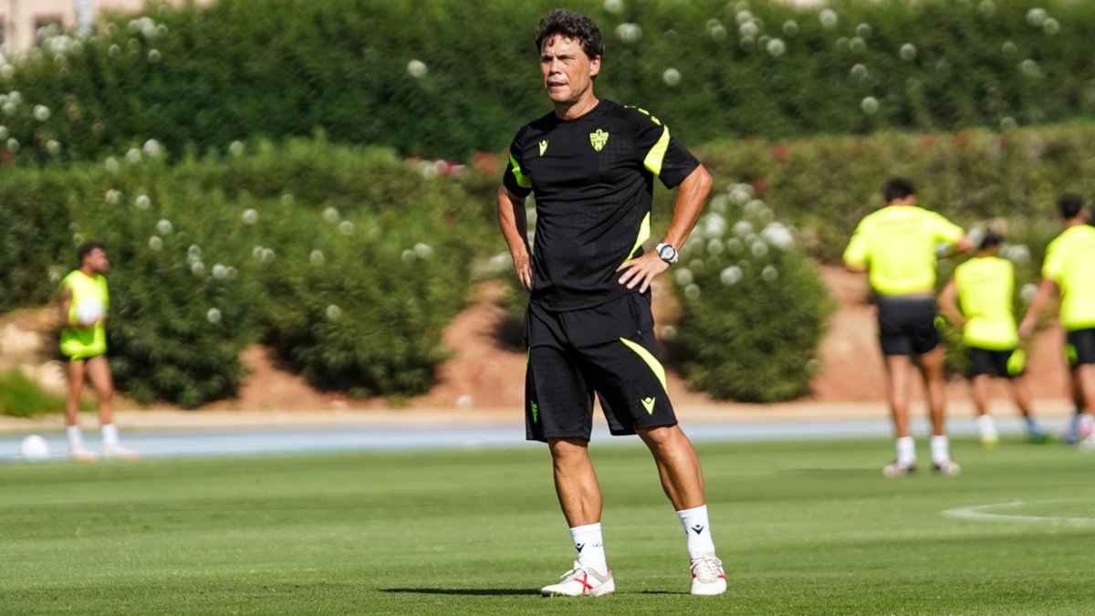 Rubi lleva 5 puntos de 15 y espera a octubre y noviembre para que el Almería reaccione y escale en la clasificación.