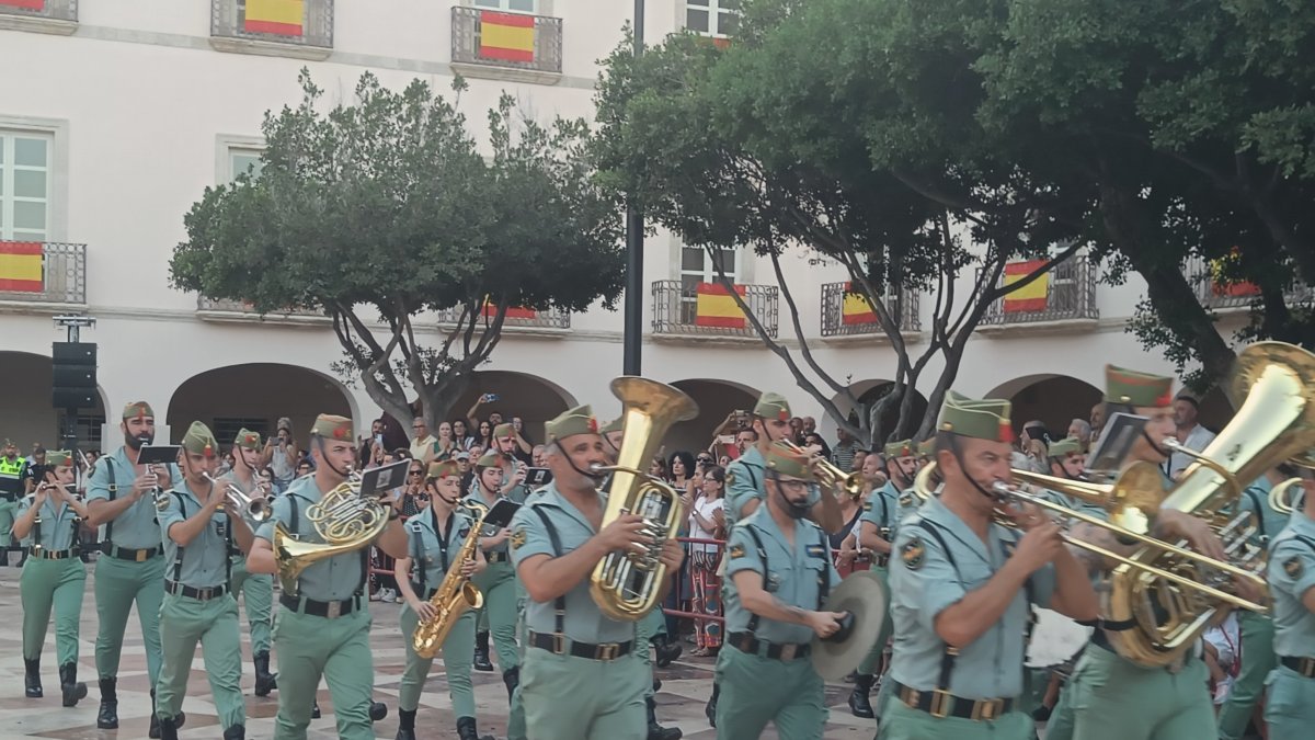 Imagen de archivo de banderines y guiones de La Legión.