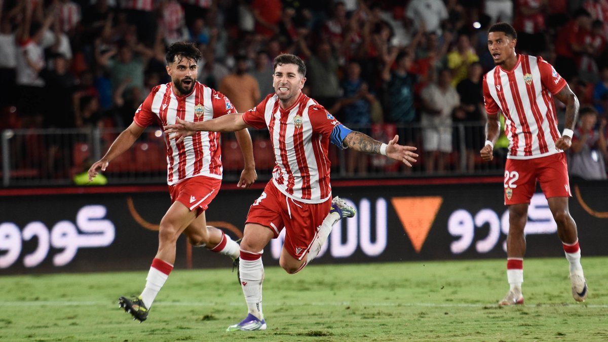 Adrián Embarba, con un gran disparo desde la frontal del área, empató el partido.