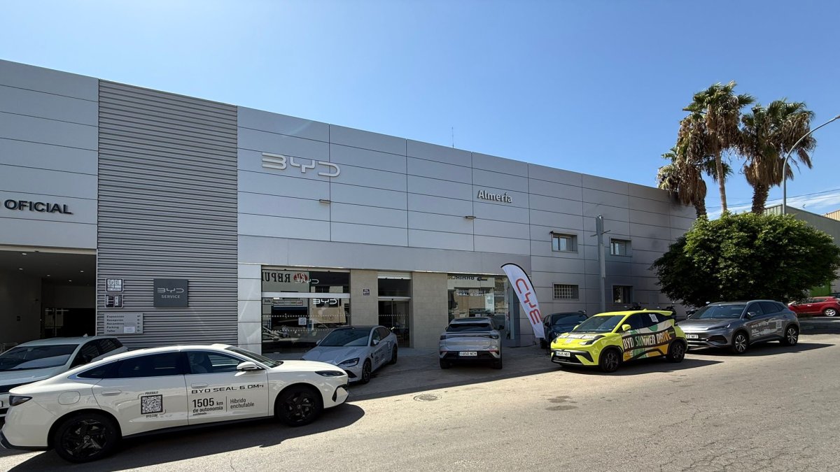 Instalaciones de BYD en calle Mercurio de Huércal de Almería