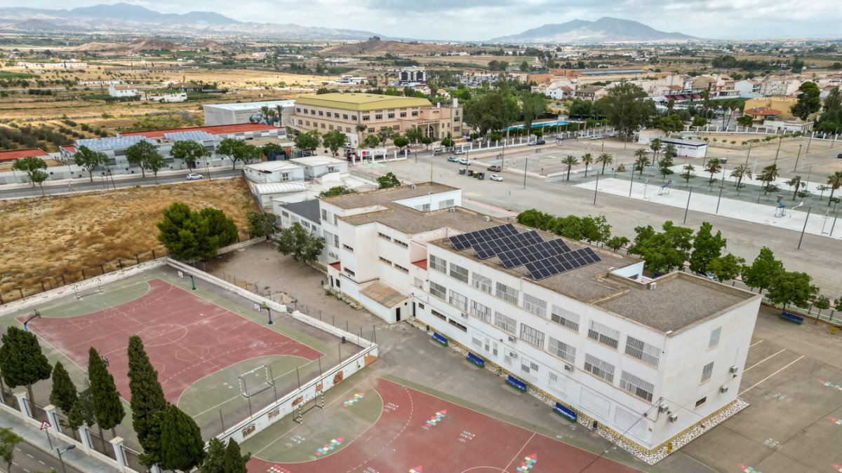 Placas solares instaladas en dos colegios de Huércal-Overa.
