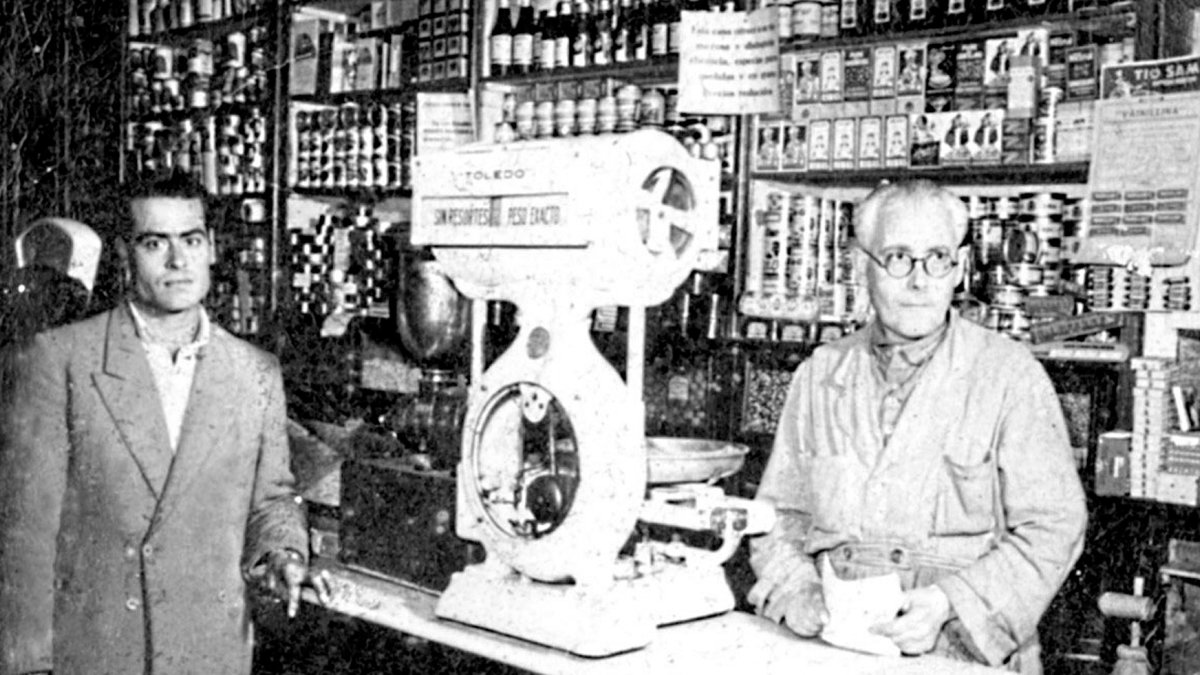 La tienda de ultramarinos  ‘La Mundial’ estaba situada en la calle de las Tiendas, donde funcionó hasta los años 60.