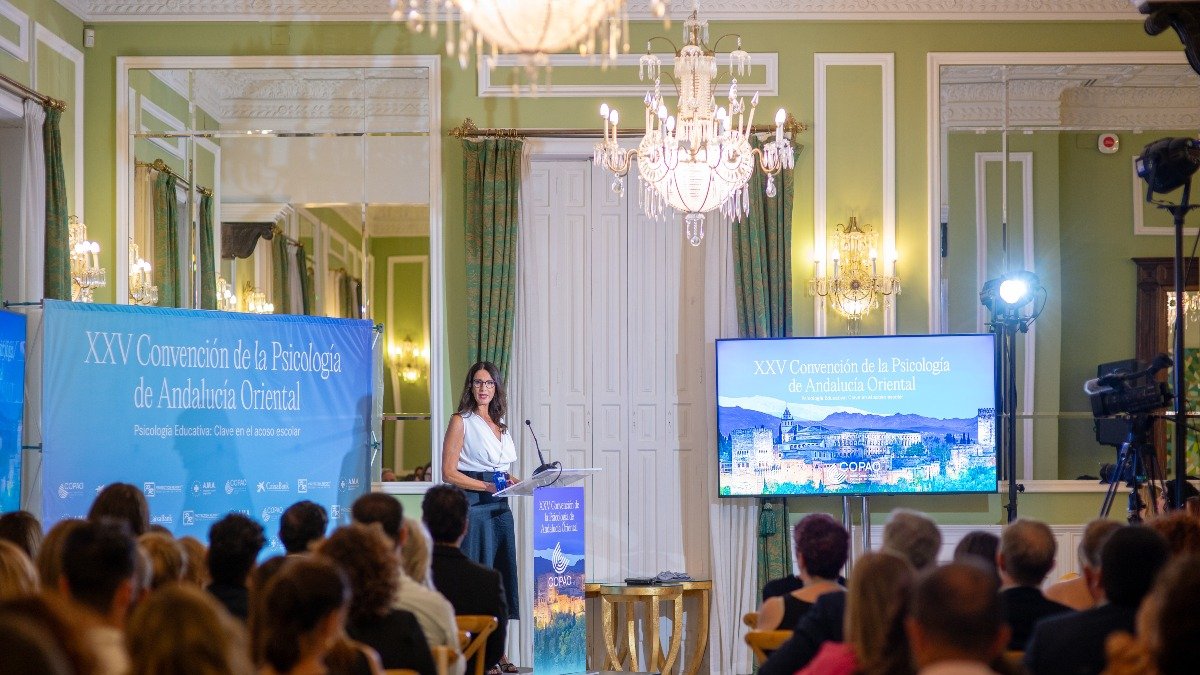 El COPAO denuncia que las herramientas de inteligencia artificial nunca podrán
sustituir la atención psicológica profesional,