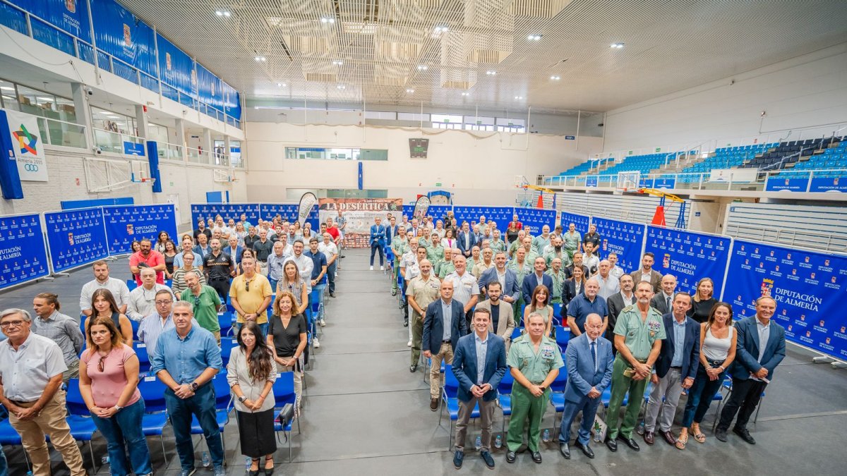 Foto de familia de la presentación de la séptima edición de La Desértica.