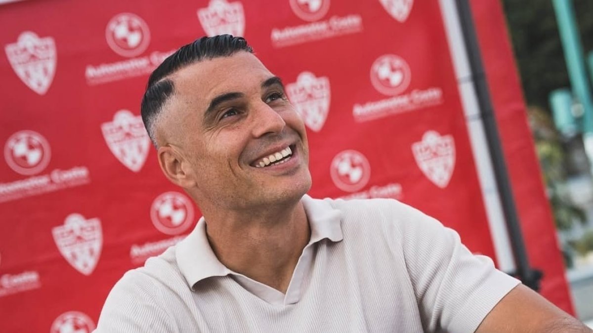 El portero murciano del Almería ya es un almeriense más.