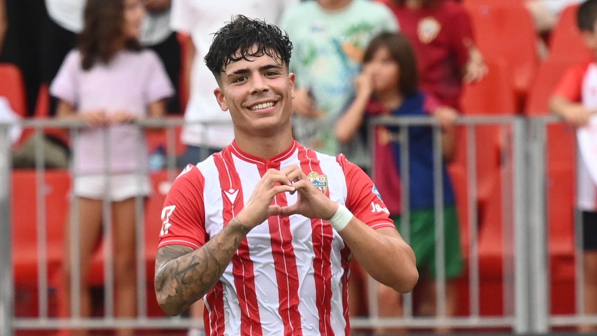 Nico Melamed celebrando el gol que le marcó al Racing de Santander en el Mediterráneo.