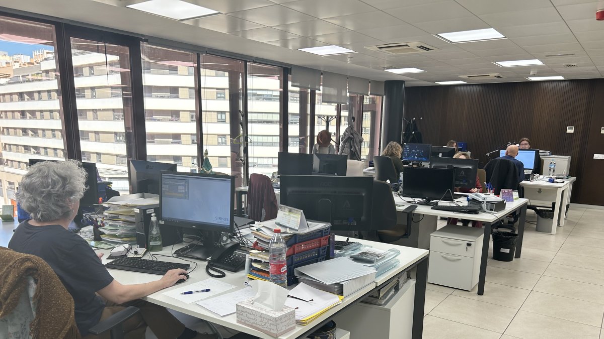 Funcionarios en la antigua sede de Cajamar.