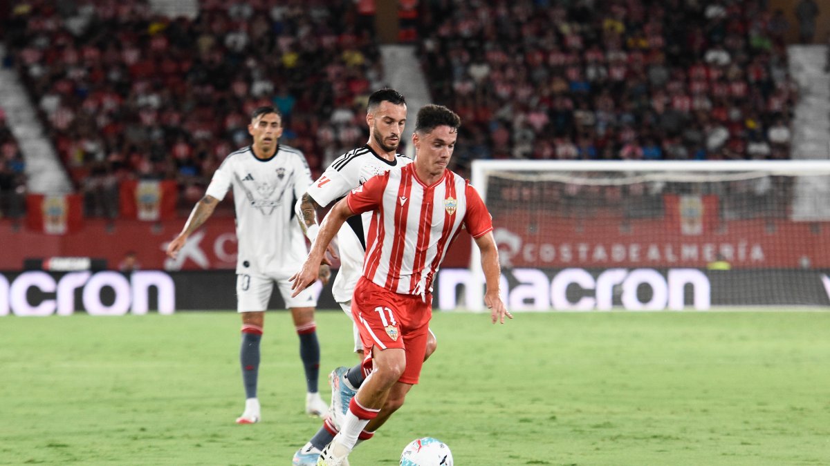 El '11' del Almería tiene pase y gol.