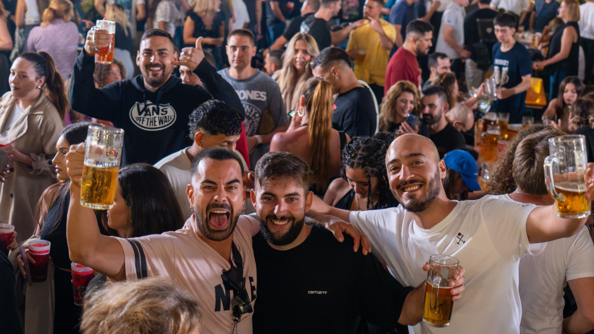 El gran ambiente que se respira en el Oktoberfest Almería.