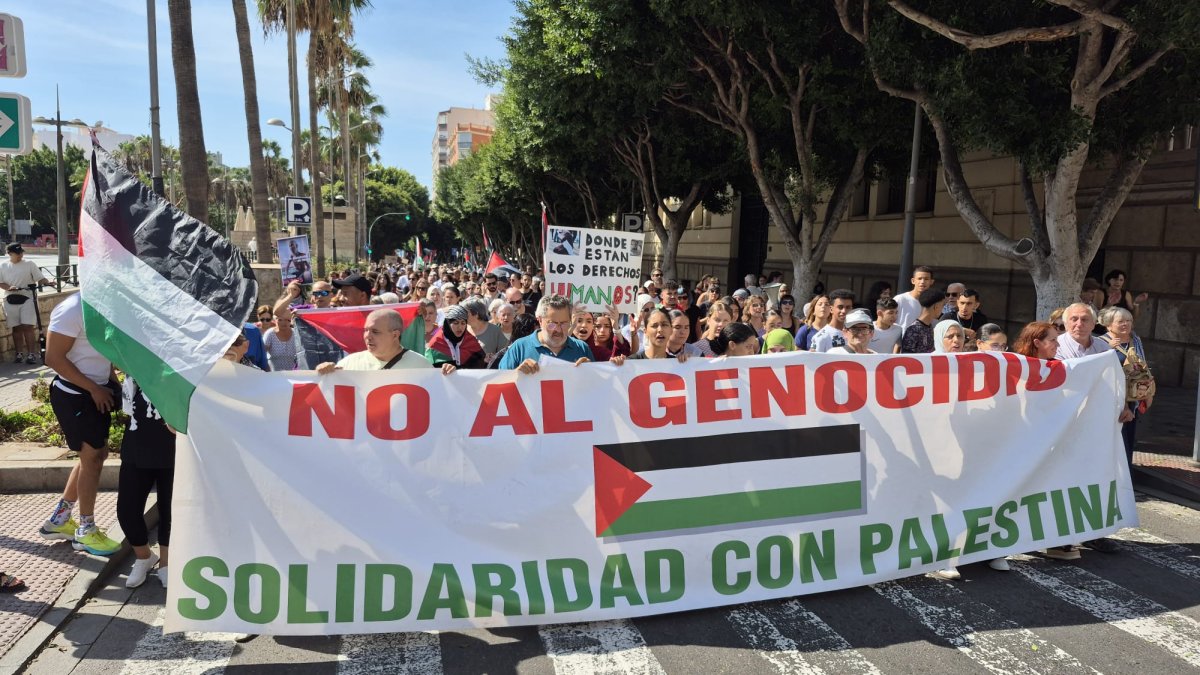 Manifestación contra el genocidio de palestinos en Gaza, celebrada en Almería.