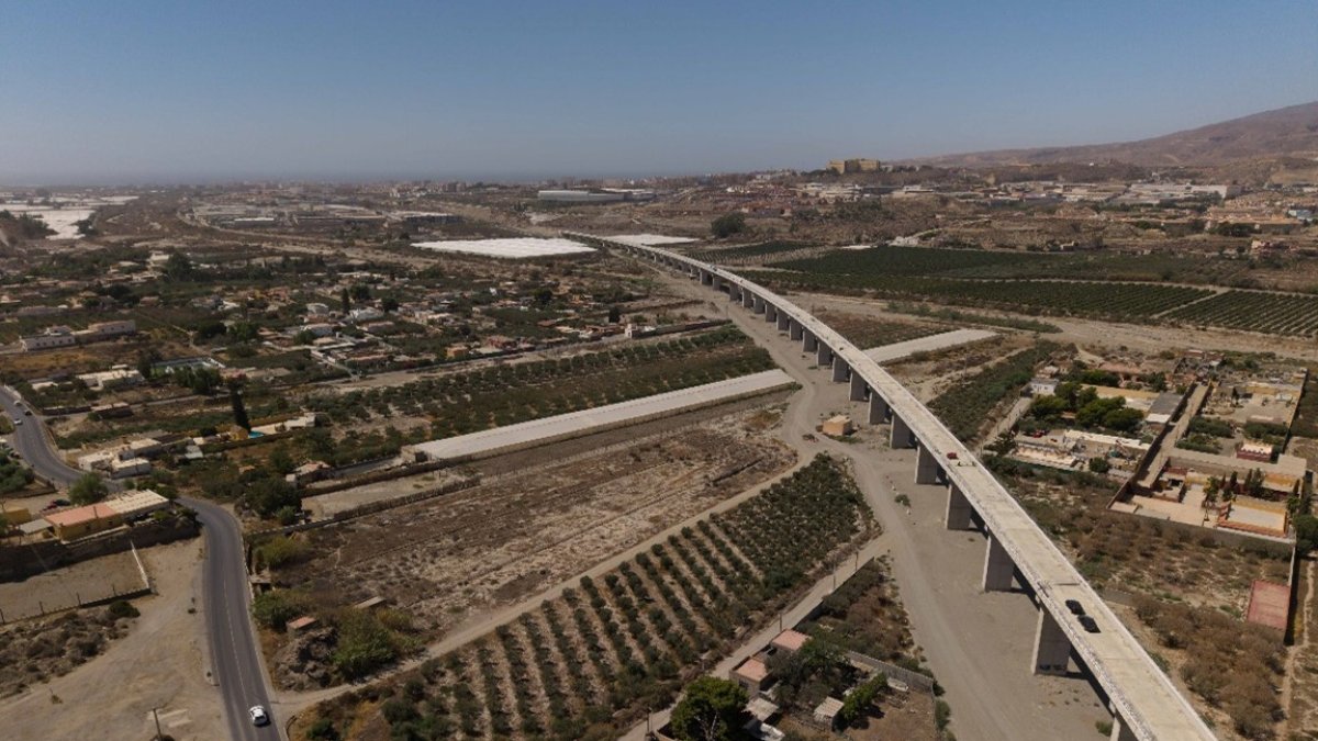 Viaducto del AVE sobre el Río Andarax.