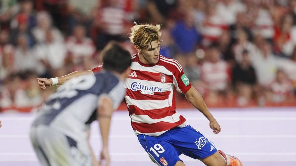 Un delantero total dispuesto a crecer con un maestro de los banquillos.