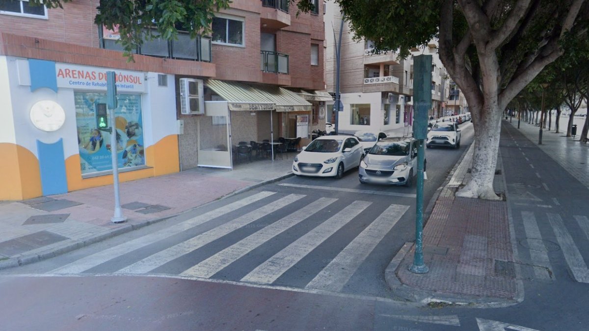 El atropello mortal se produjo en la vía de servicio de la Avenida del Mediterráneo.
