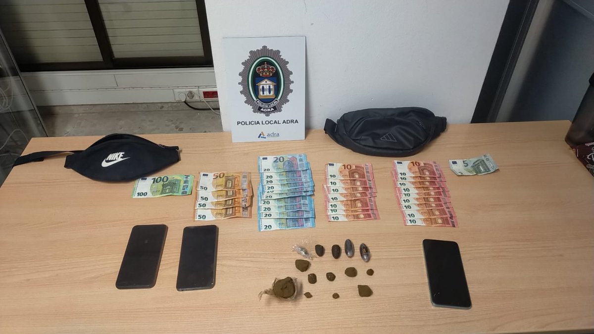 Objetos incautados por la Policía Local.