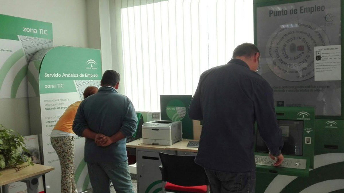 Archivo - Una oficina del Servicio Andaluz de Empleo (SAE).
