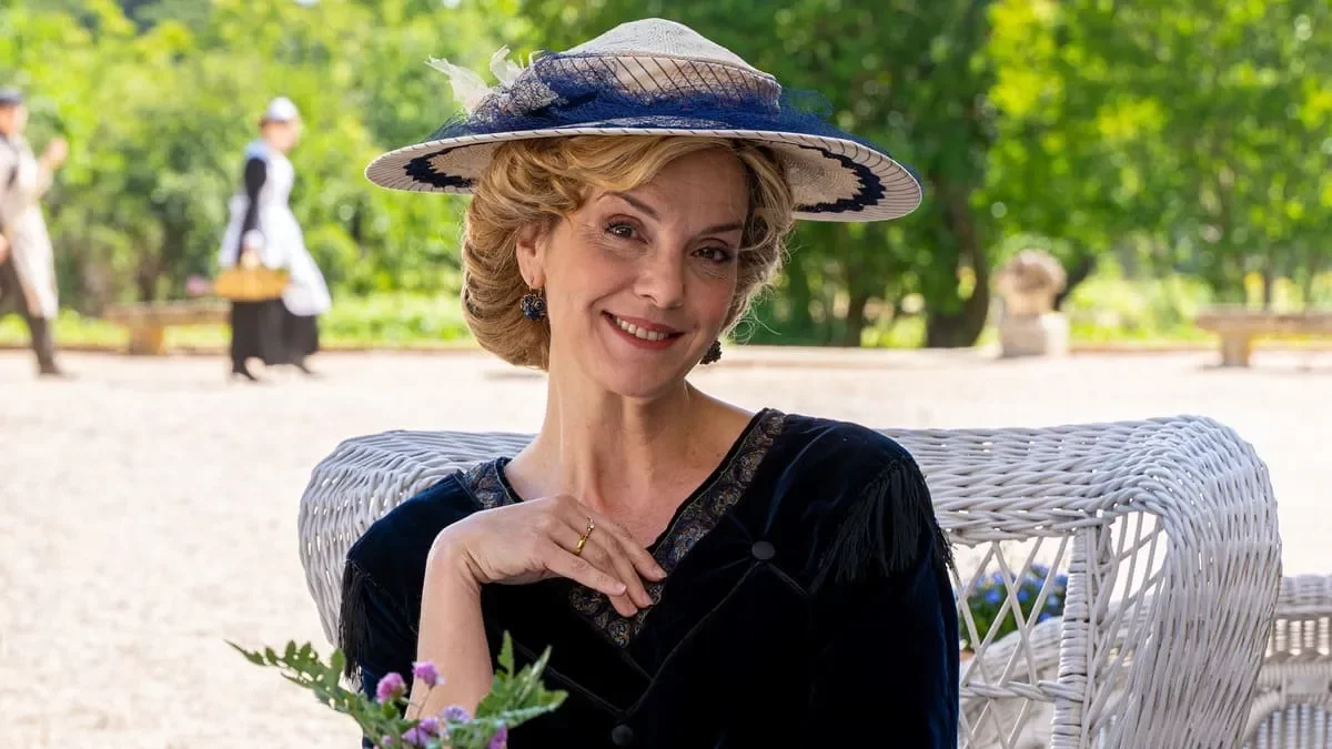 cruz-eva-martin-la-promesa