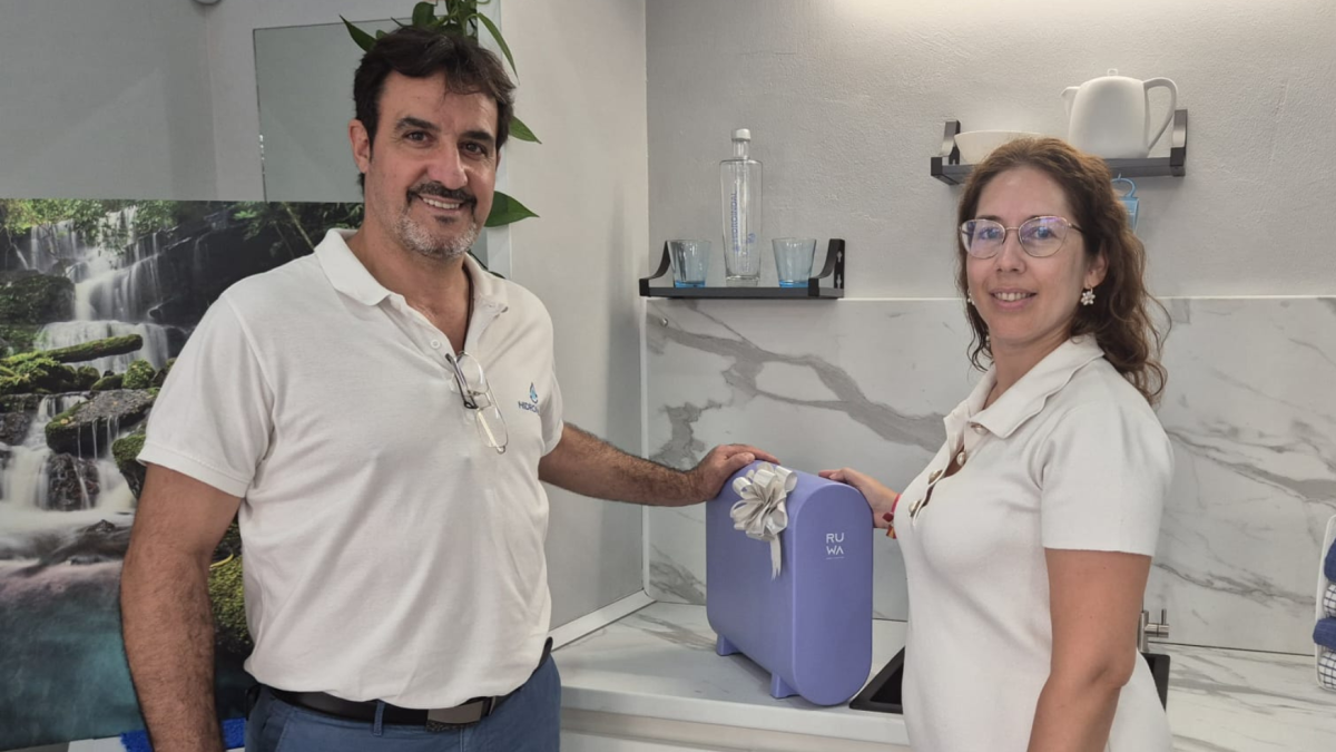 La ganadora Estela Sanchez con Marcelo Valente de Hidroindal