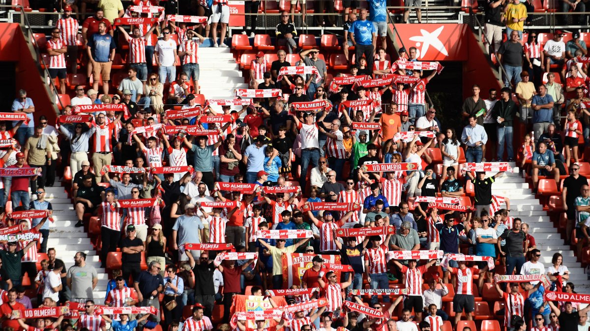Aficionados del Almería en el partido del pasado sábado ante el Zaragoza.