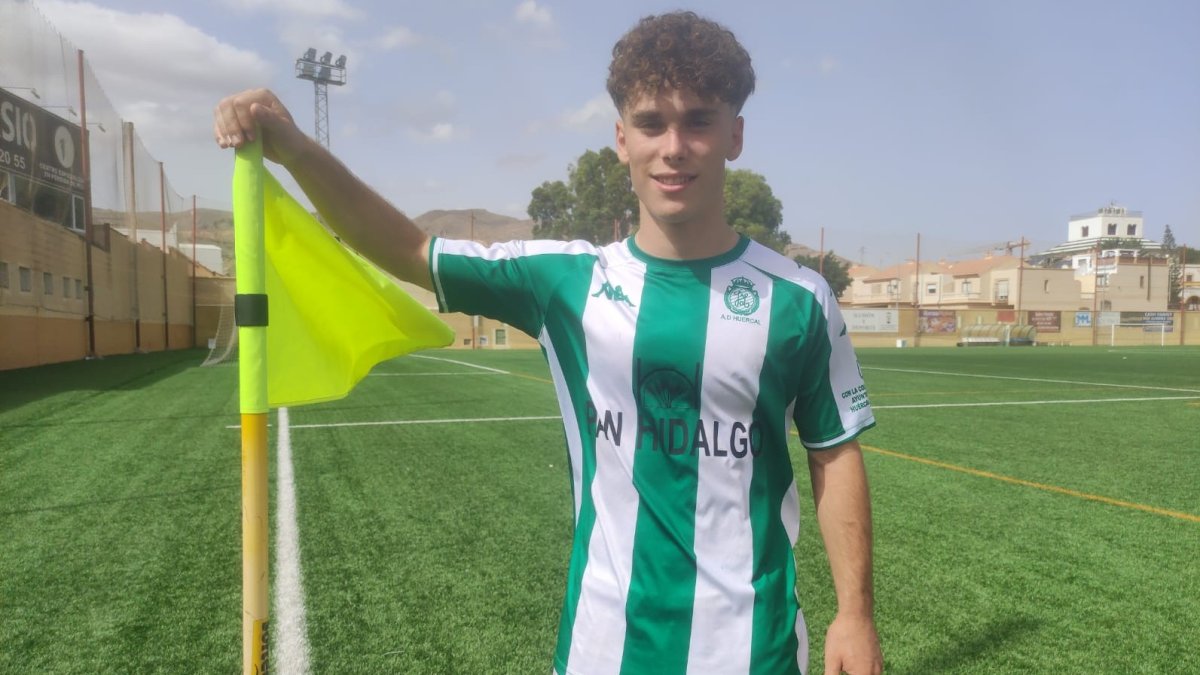 Joan con LA VOZ después del Huércal-Español del Alquián.