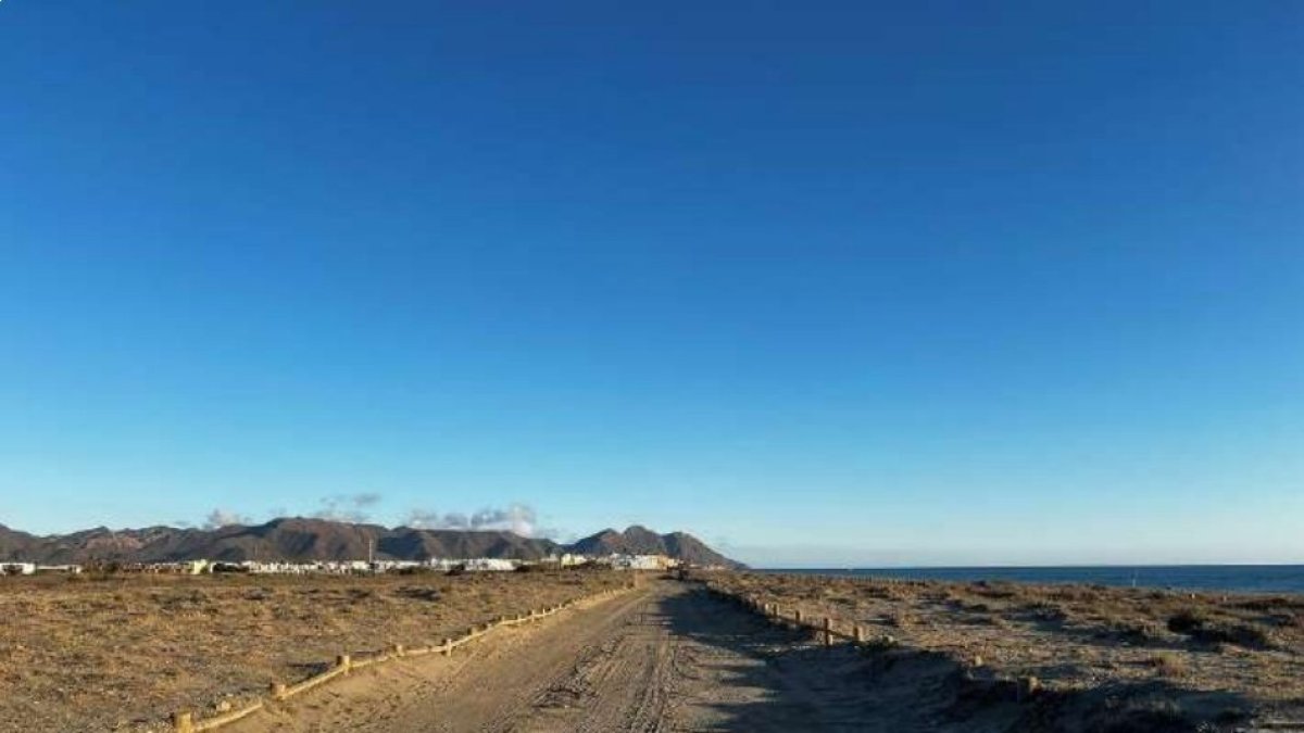 Tramo del sendero GR-92 entre la ermita de Torregarcía y Cabo de Gata.