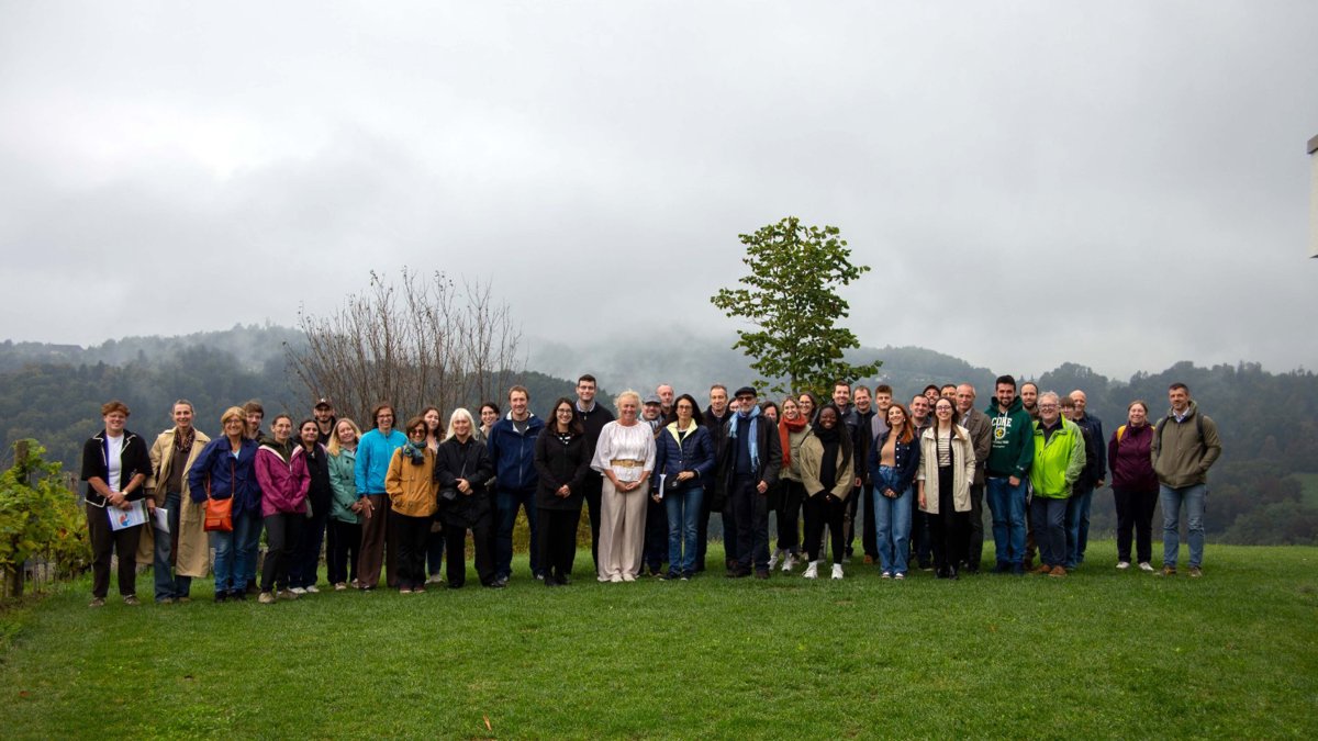 Foto de familia de los investigadores participantes en la asamblea general anual del proyecto CODECs, celebrado en Eslovenia.