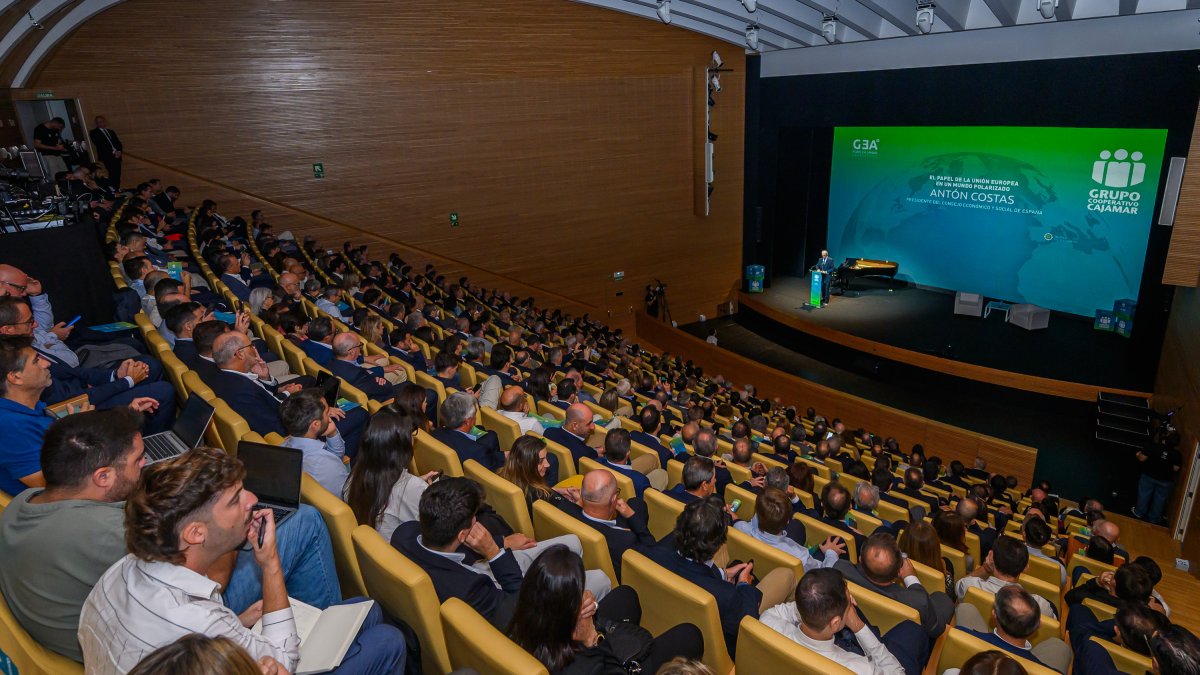 Momento del foro de geopolítica de Cajamar.
