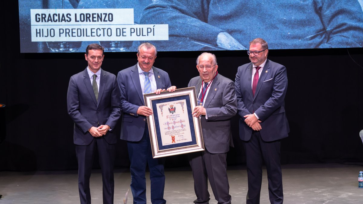 Lorenzo Belmonte, segundo desde la derecha.
