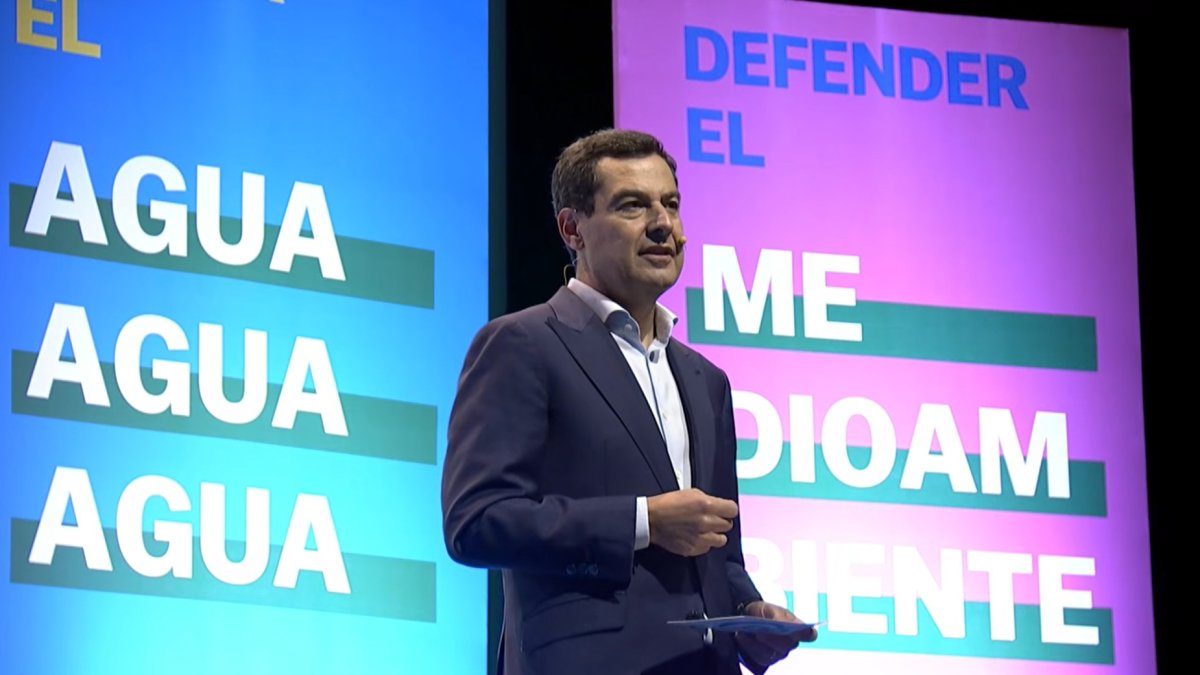 El presidente de la Junta, Juanma Moreno, durante su intervención.