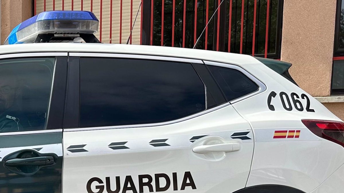 Archivo - Un vehículo de la Guardia Civil.