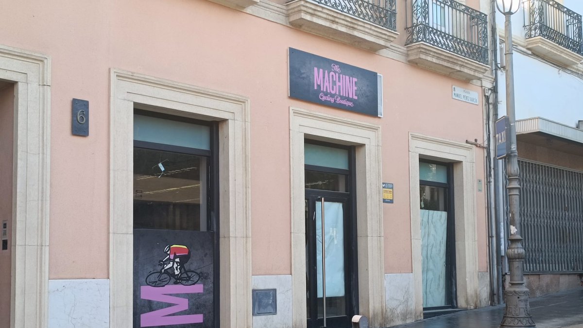 The Machine prepara su próxima apertura junto a la Puerta de Purchena de Almería.