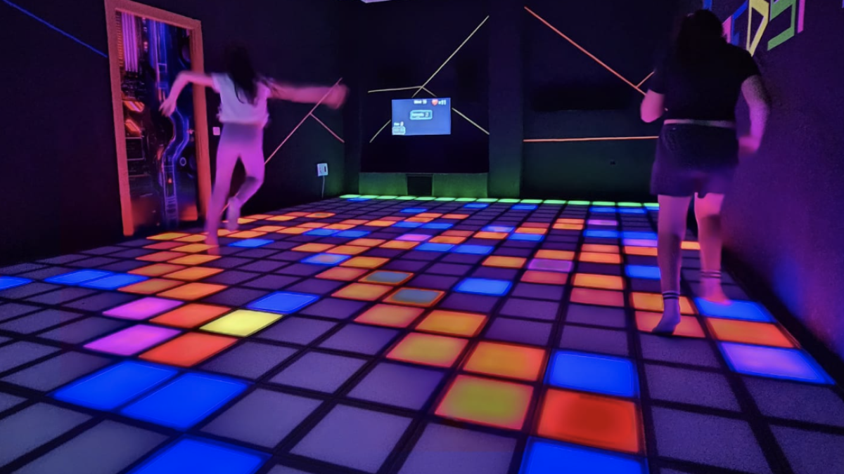 La sala de suelo LED interactivo que aterriza en Almería.