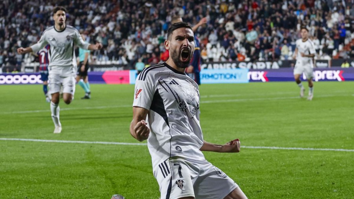 Antonio Puertas lleva la calma con sus goles a un Albacete necesitado.