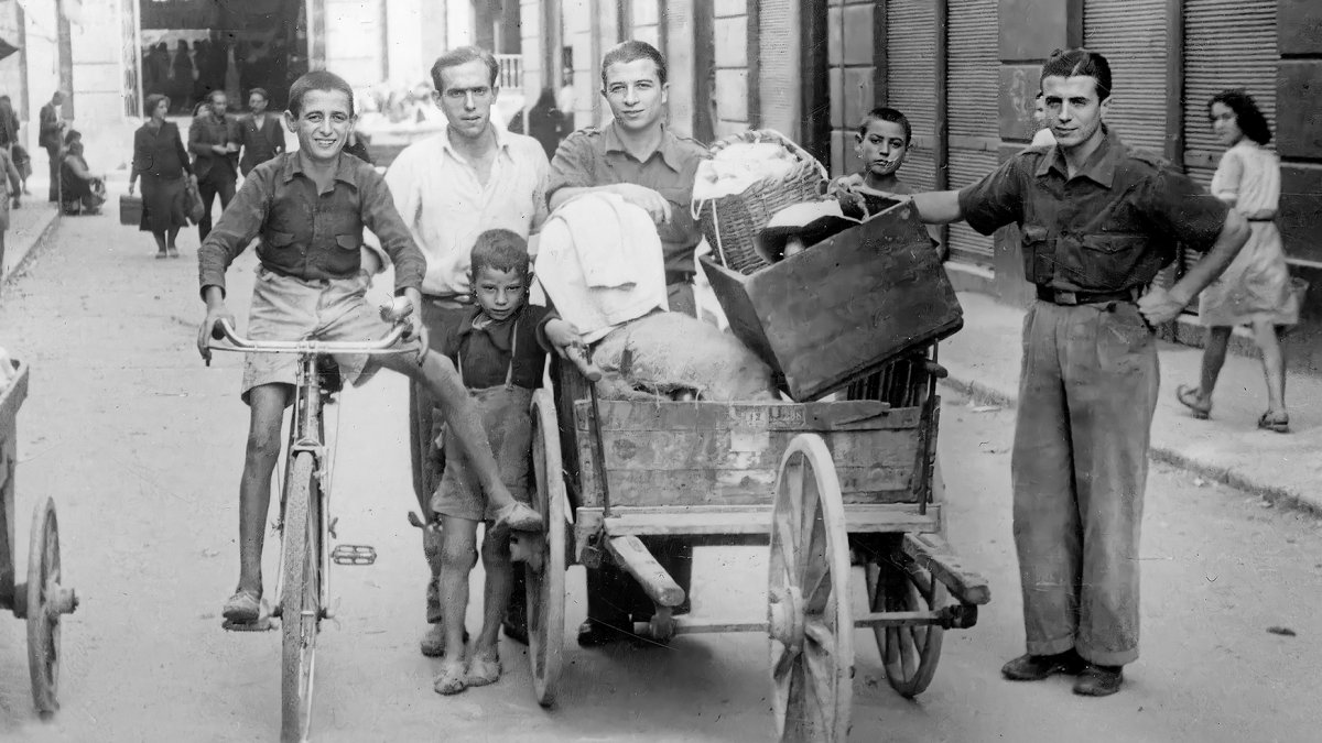 La familia Díaz fue un ejemplo de implicación en un negocio familiar, la barraca con la que empezaron en el Mercado Central.