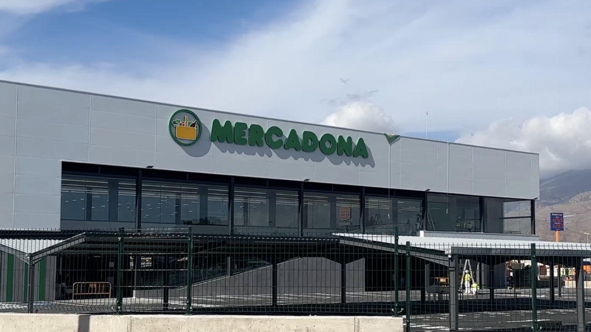 El nuevo supermercado de Mercadona en El Ejido cuenta con más de 200 plazas de garaje