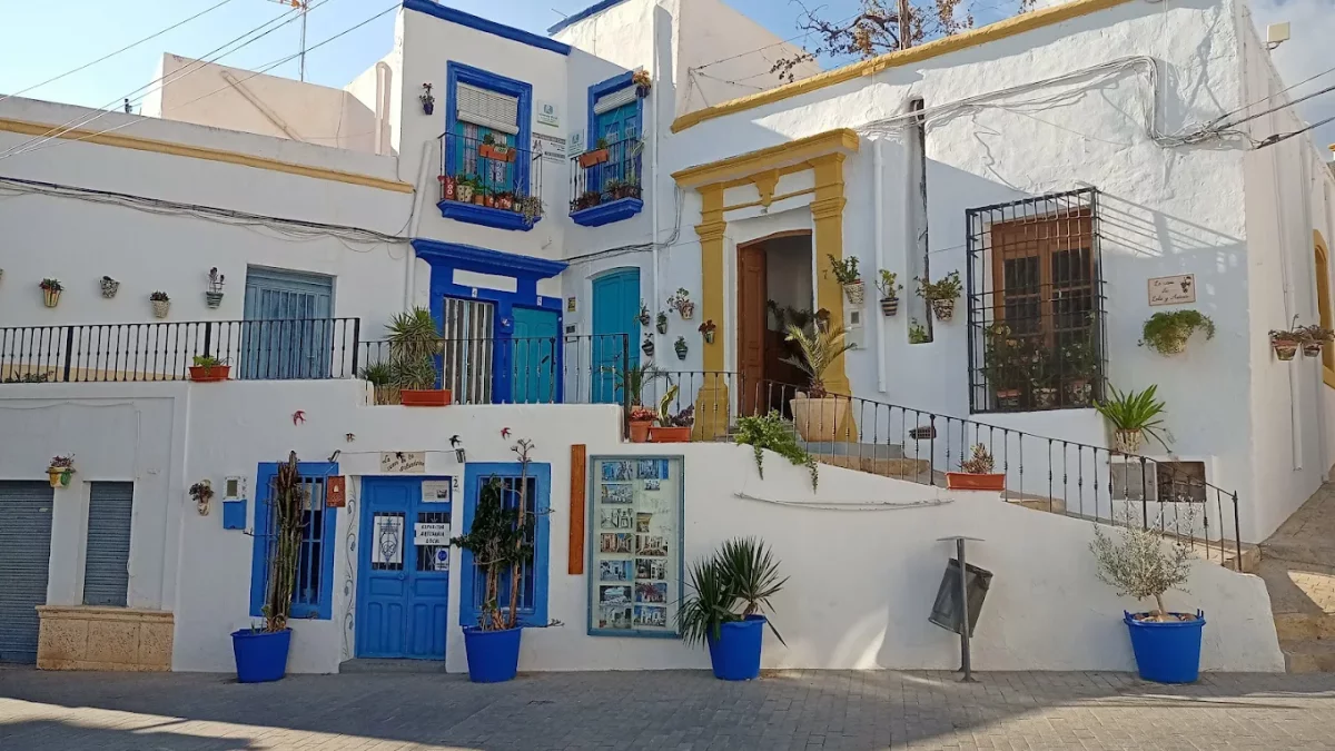 Una de las calles del municipio almeriense de Níjar.