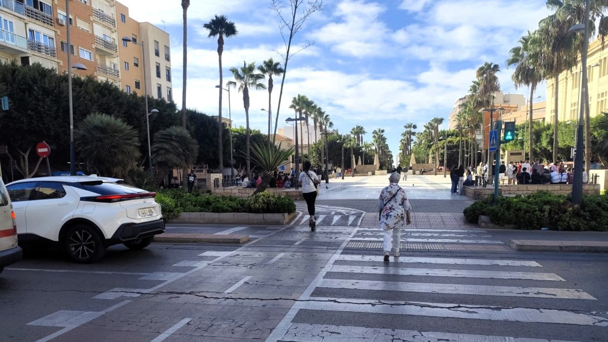 Cruce de la Rambla Federico García Lorca de Almería donde se han producido la colisión entre un coche y un patinete eléctrico.