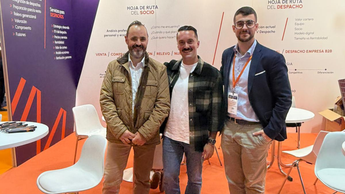 José Montes y Carlos Beltrán en Accountex 2025.