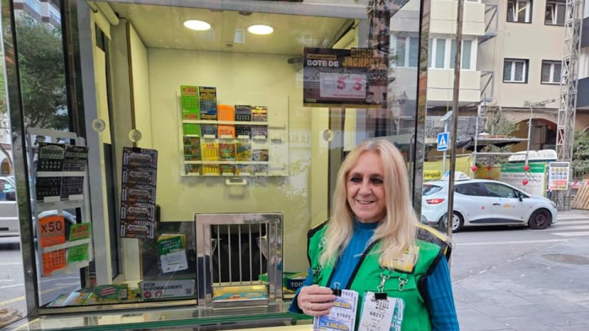 Josefina Álvarez, la vendedora de la ONCE que ha dado un cupón premiado con 35.000 euros.