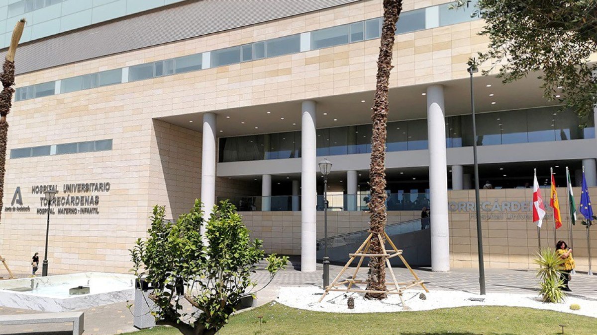 La menor fue trasladada al Hospital Universitario Torrecárdenas.