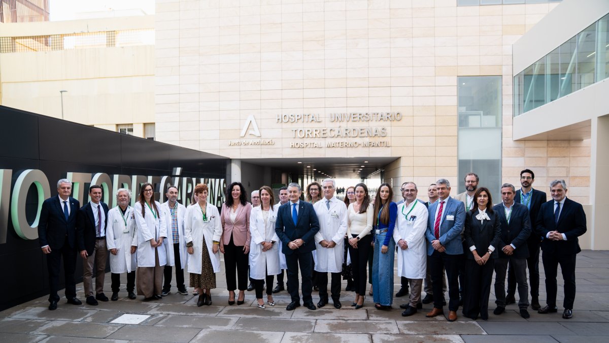 Foto de familia en el Hospital Universitario Torrecárdenas.
