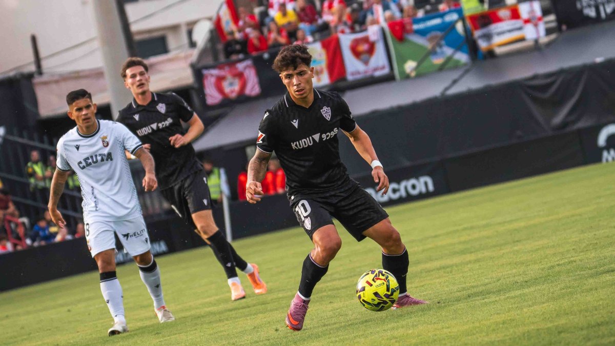 Nico Melamed en el Ceuta-Almería que solo se jugó la primera parte.