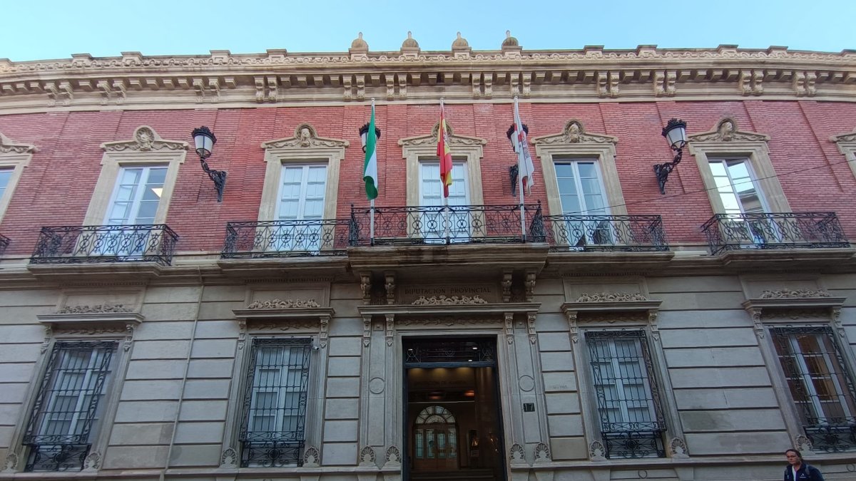 La Diputación de Almería, el día después del 'tsunami'.