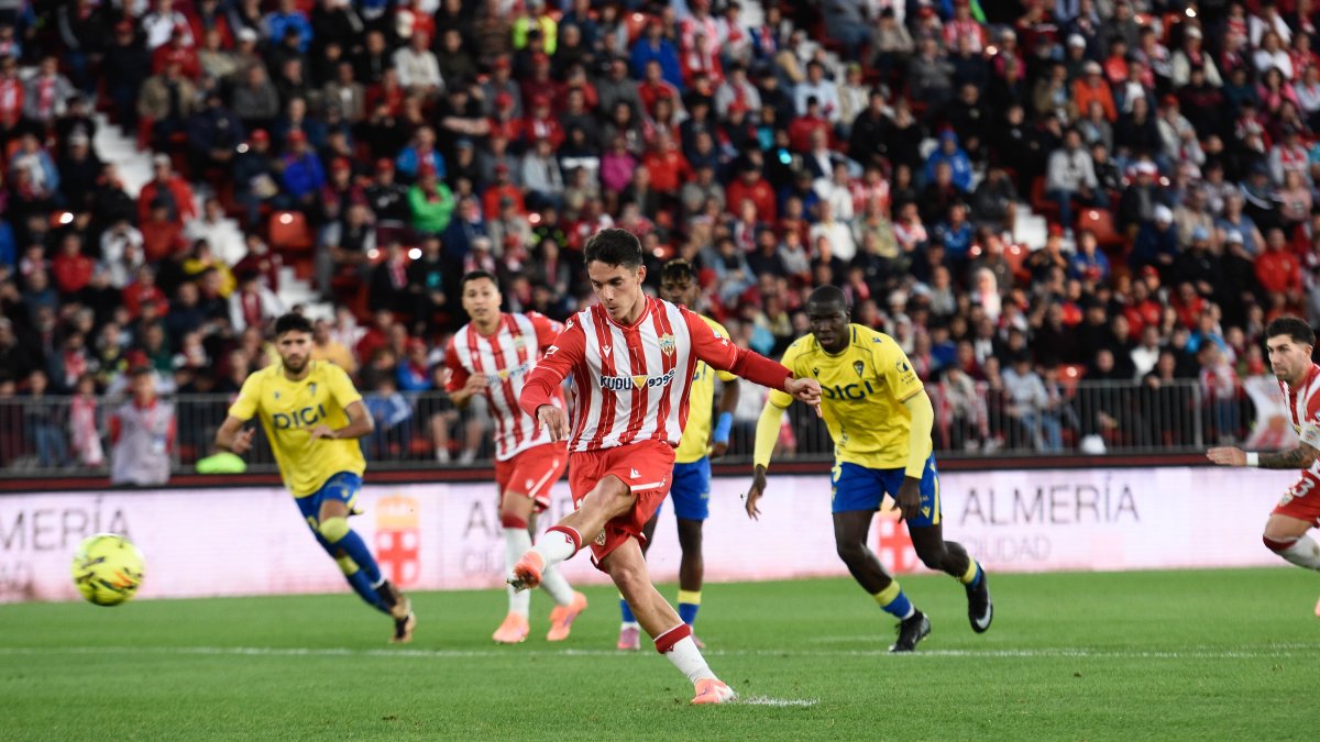 Sergio Arribas se ha convertido en el especialista desde el punto de penalti junto a Adri Embarba.