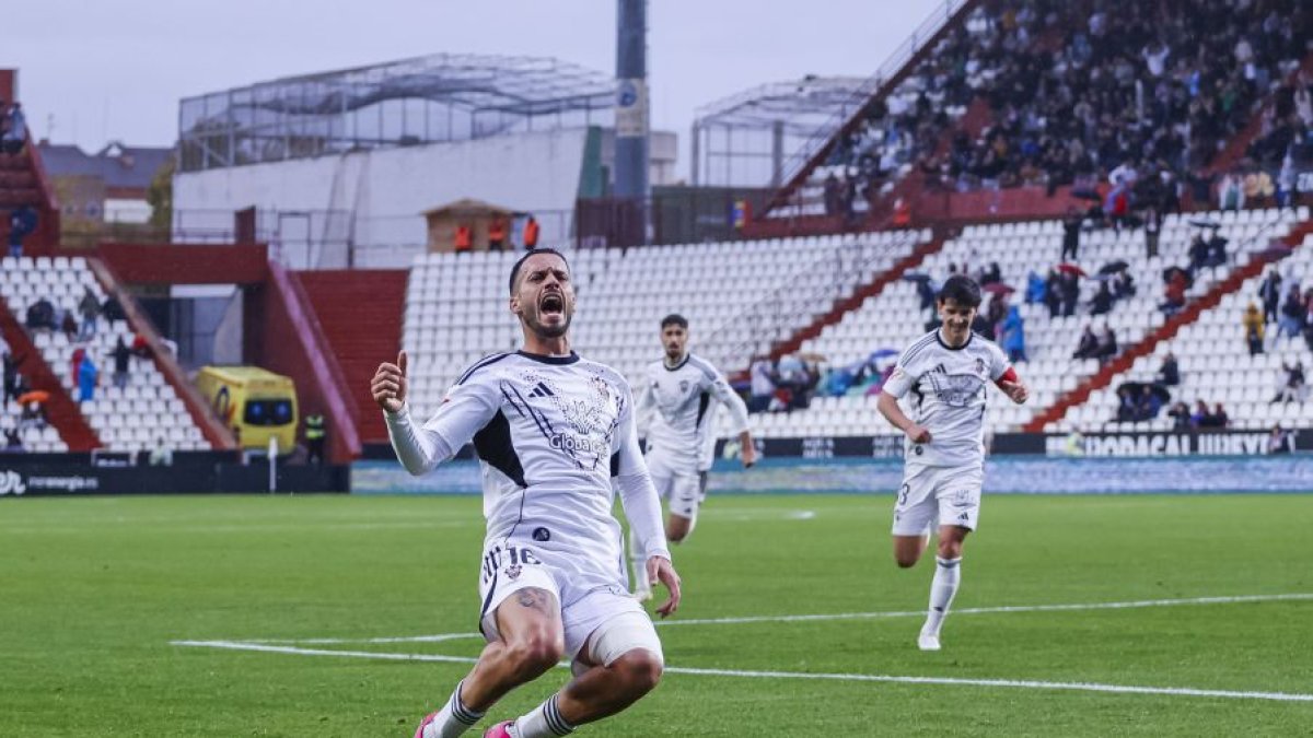 Lazo estalla de alegría reglando un gol a la afición manchega.