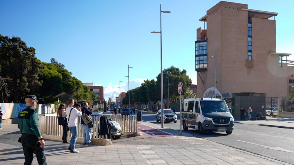 Llegada de los detenidos por el caso 'Mascarillas' de Almería a la Ciudad de la Justicia.