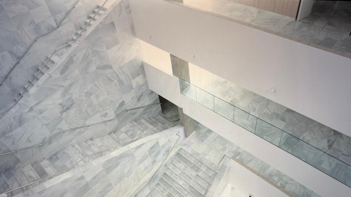 Imagen del edificio que lleva la firma de Mármoles Gutiérrez Mena y que ha resultado ganador en la categoría ‘Premio Blanco Macael’.